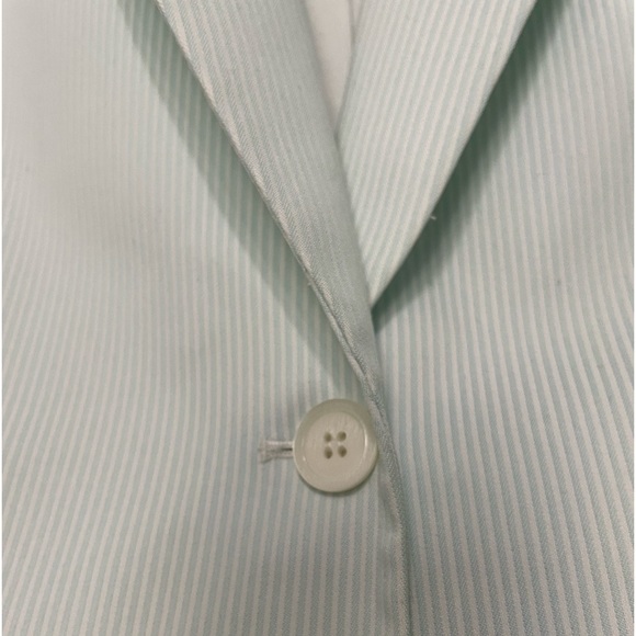 Beautiful (like new) Tahari 1 button blazer very light (mintish) green and white - Picture 9 of 12
